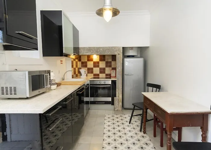 דירה Comfortable With Terrace Near Marques De Pombal, - Ttl317 *